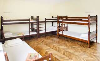 Хостелы Klaipeda Hostel Клайпеда Кровать в 11-местном общем номере для мужчин и женщин-6